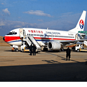 青山机场货运航空快运业稳步发展的原因是什么？